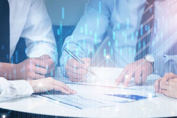 美原油现货与期货历史最大相差(美元和原油价格是什么样的关系呢)